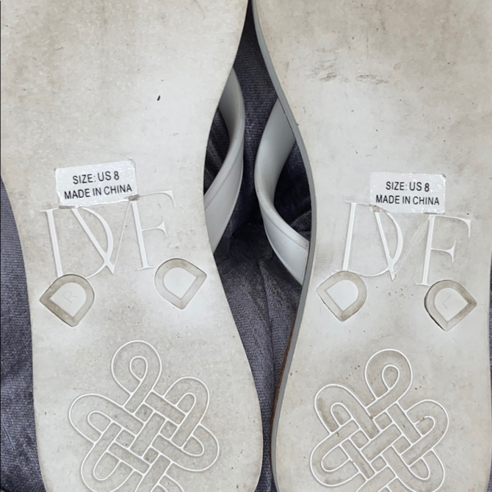 Authentic Diane Von Furstenberg White Sandals sz:8 - Picture 5 of 9